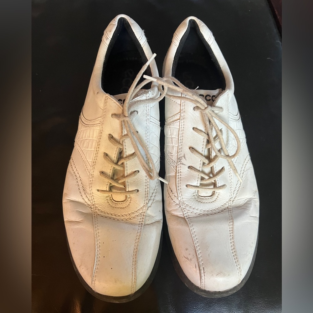 ecco Golf Shoes Men’s size EU 42/US 9 White leather upper, rubber soles & spikes